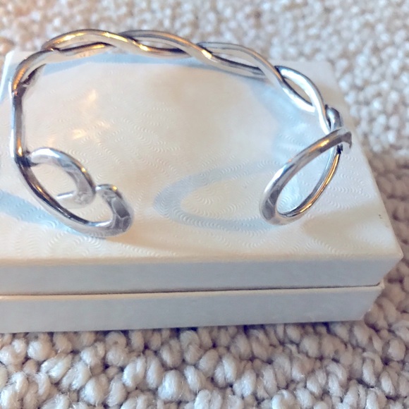 Silver artisan crafted bracelet - Picture 1 of 6